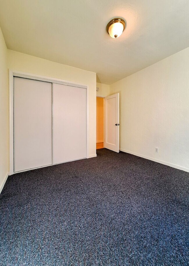 Building Photo - N11T88-90
