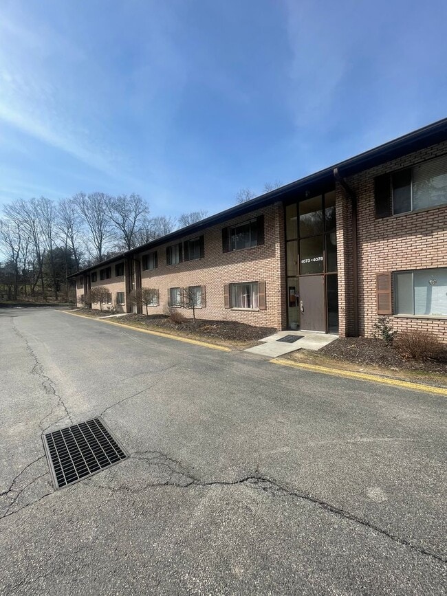 Building Photo - 4078 Sanlin Dr