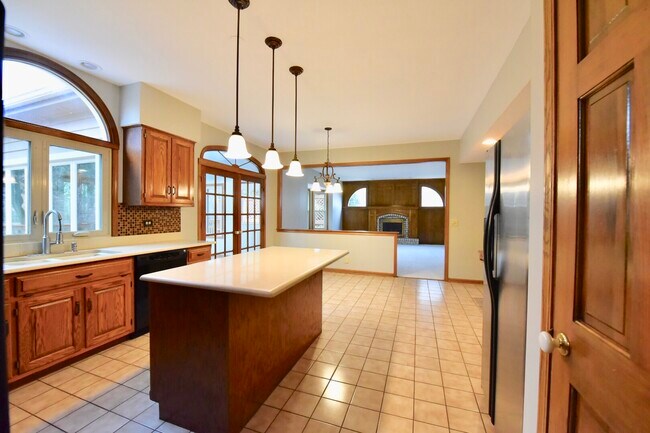 Building Photo - 1004 Sheringham Dr
