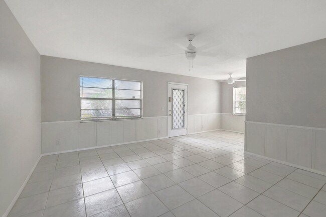 Building Photo - 297 Monaco Way