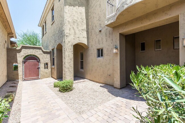 Building Photo - Beautiful Palm Valley Golf Course Home wit...
