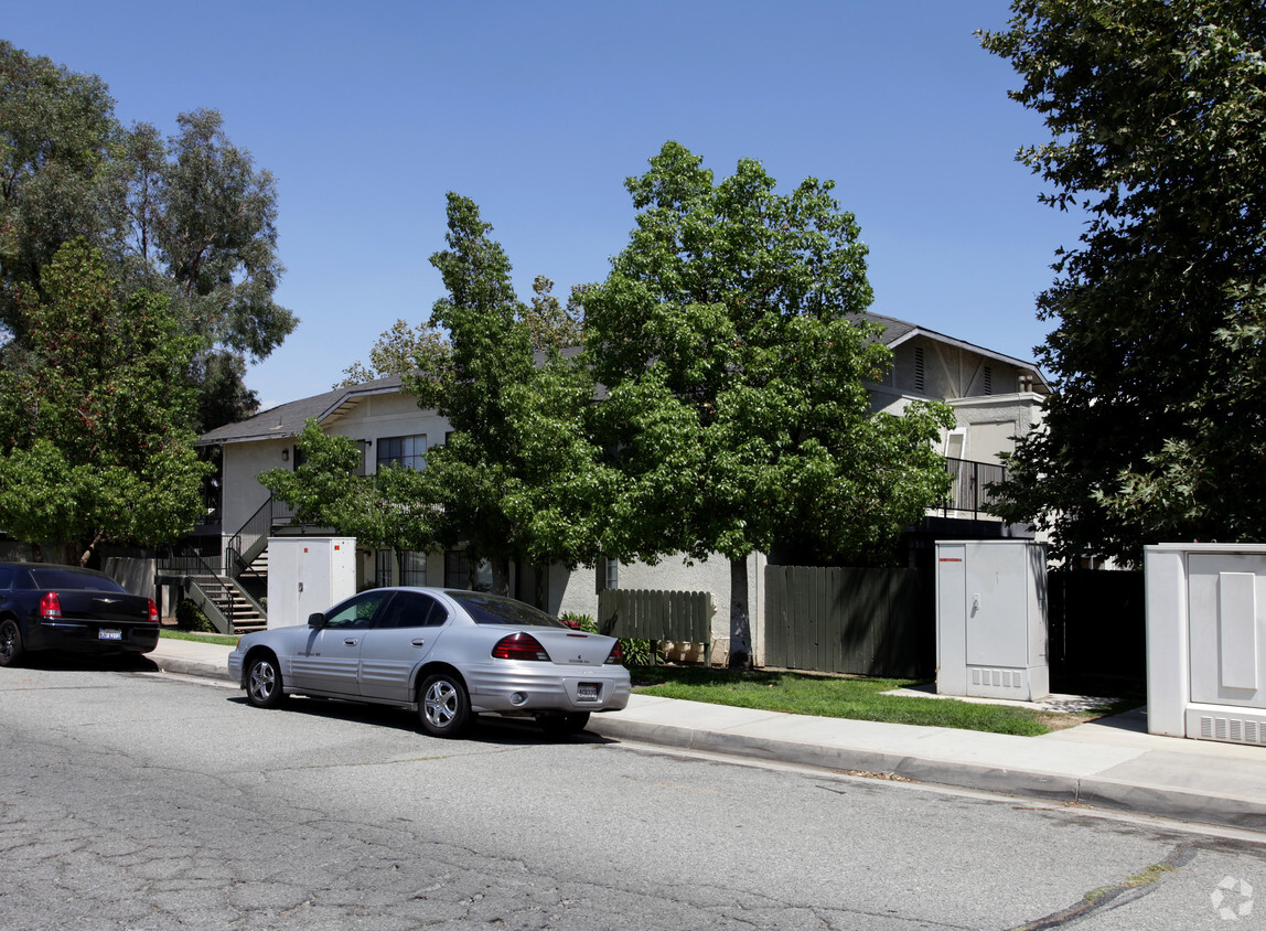 Primary Photo - Brentwood Apartments