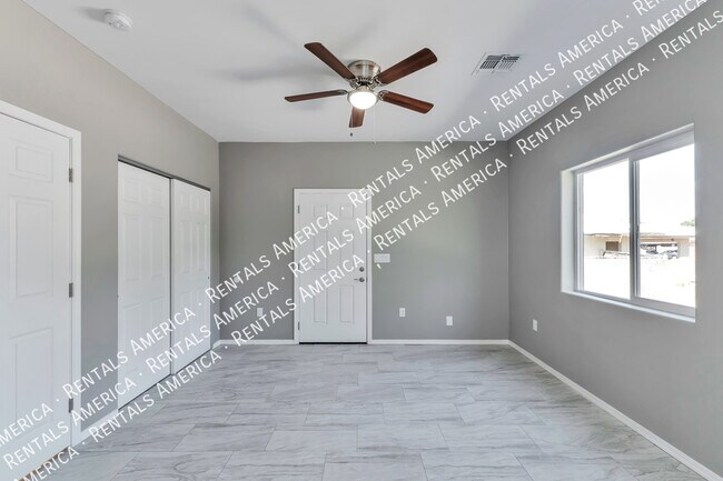 Foto del edificio - 1625 N Mountain View Ave