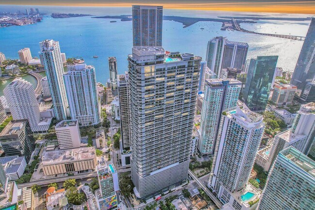 Building Photo - 1000 Brickell Plaza