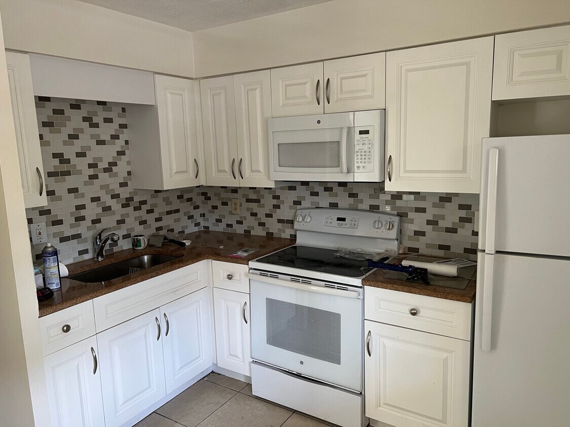 Foto principal - 6915 Avenue A