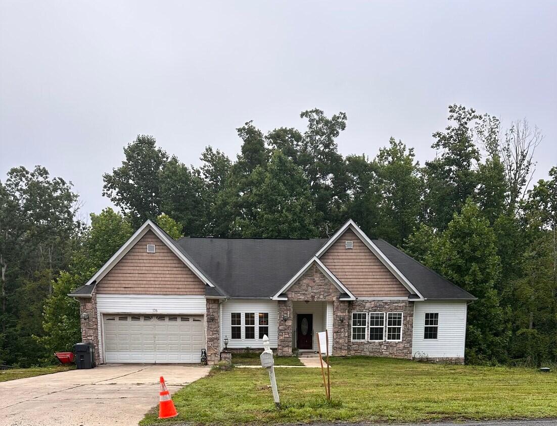 Primary Photo - 176 Doc Stone Rd