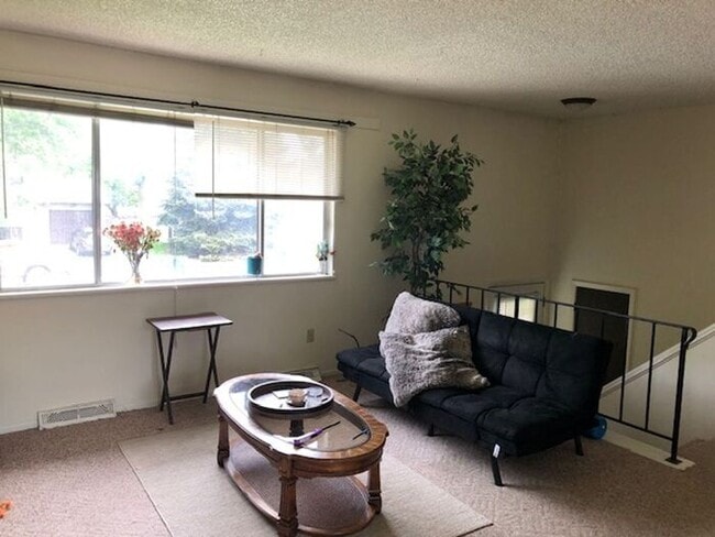 Building Photo - Single Family Home For Rent!