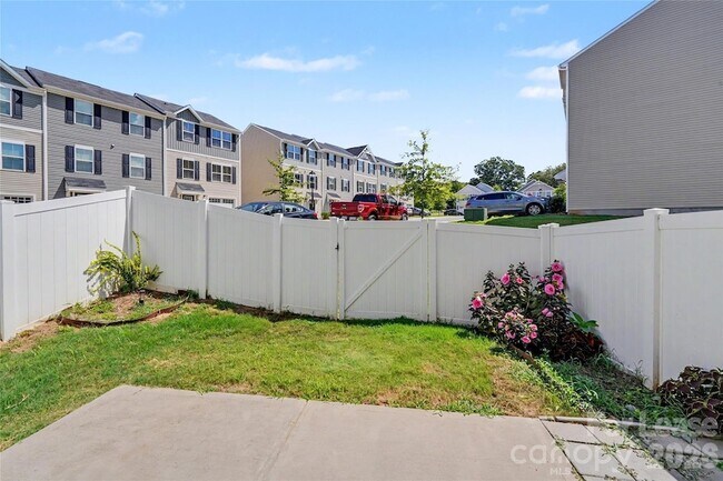 Building Photo - 6042 Cutwater Cir