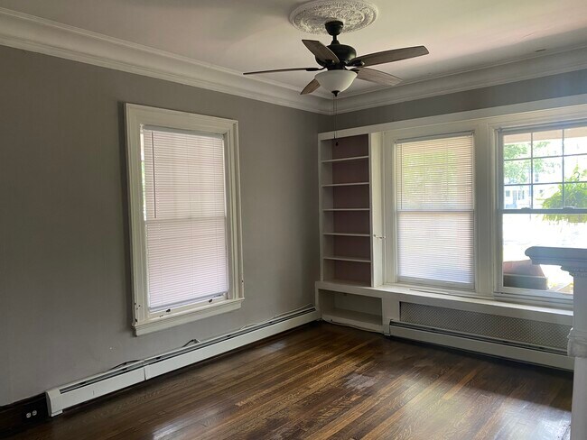 Foto del edificio - 104 Manning Blvd