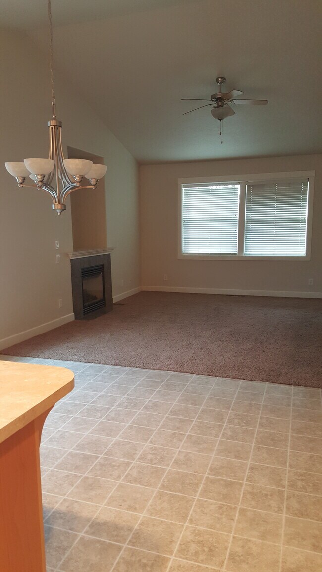 1605 b Lake Drive, Silverton, OR 97381 House Rental in Silverton, OR