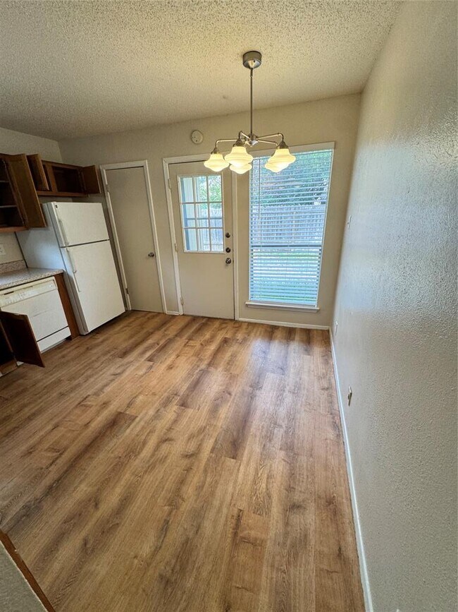 Building Photo - 9624 Sugar Hill Dr
