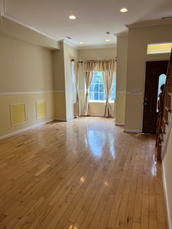 Building Photo - 624 11th St NE