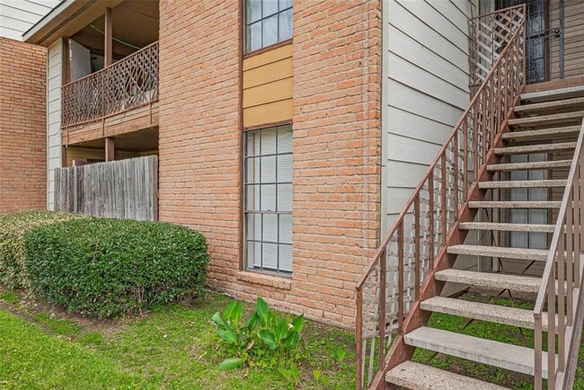 Foto del edificio - 9090 S Braeswood Blvd