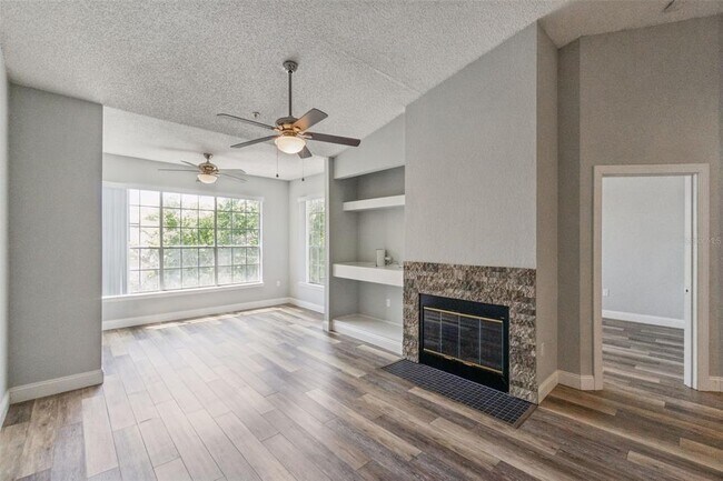 Building Photo - 13015 Plantation Park Cir