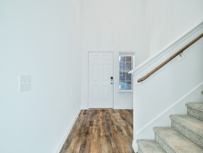 Foto del edificio - 15510 Olive Ter Trl