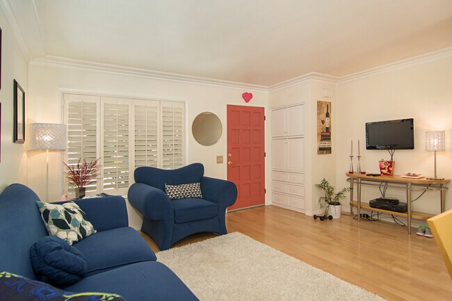 Foto del edificio - BEAUTIFUL 2 BEDROOM !!!!IN THE HEART OF LA...