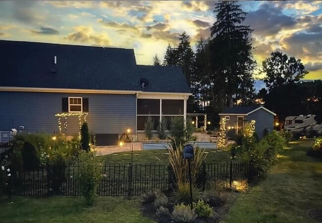 Foto del edificio - 2114 Pine View Dr