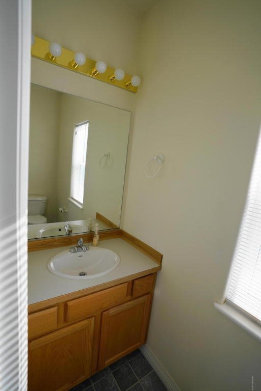 Building Photo - 2 Bedroom Townhouse near Sand Lake!