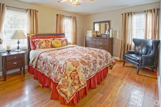 2HAB, 1BA - 850 ft² - Habitación principal - Beechmont Townhomes