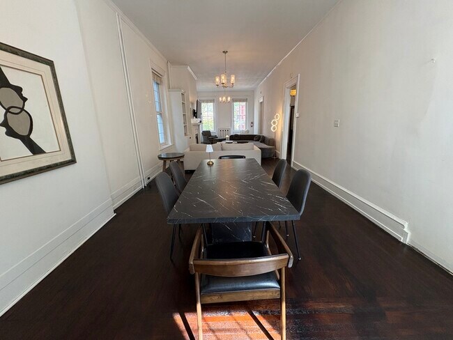 Foto del edificio - 615 W Market St