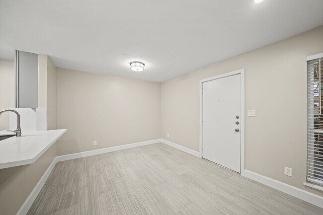 Foto del edificio - 2121 Fountain View Dr