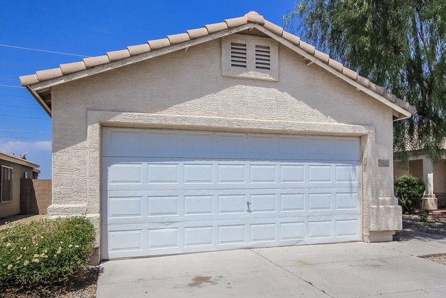 Building Photo - 16710 N 114th Dr