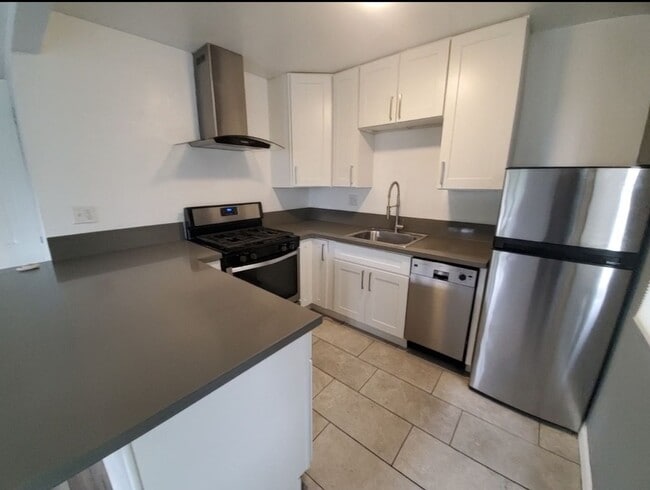 Foto del edificio - 1743 S La Brea Ave