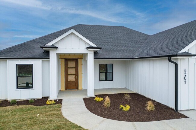 Foto del edificio - 4501 Royal County Rd