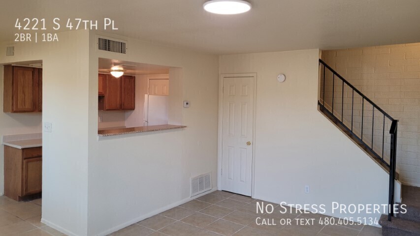 Foto principal - 2 Bed Town Home at 40th St and Broadway!