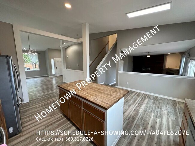 Building Photo - 4 Bedroom, 2.5 Bath Home in Mullen Heights...
