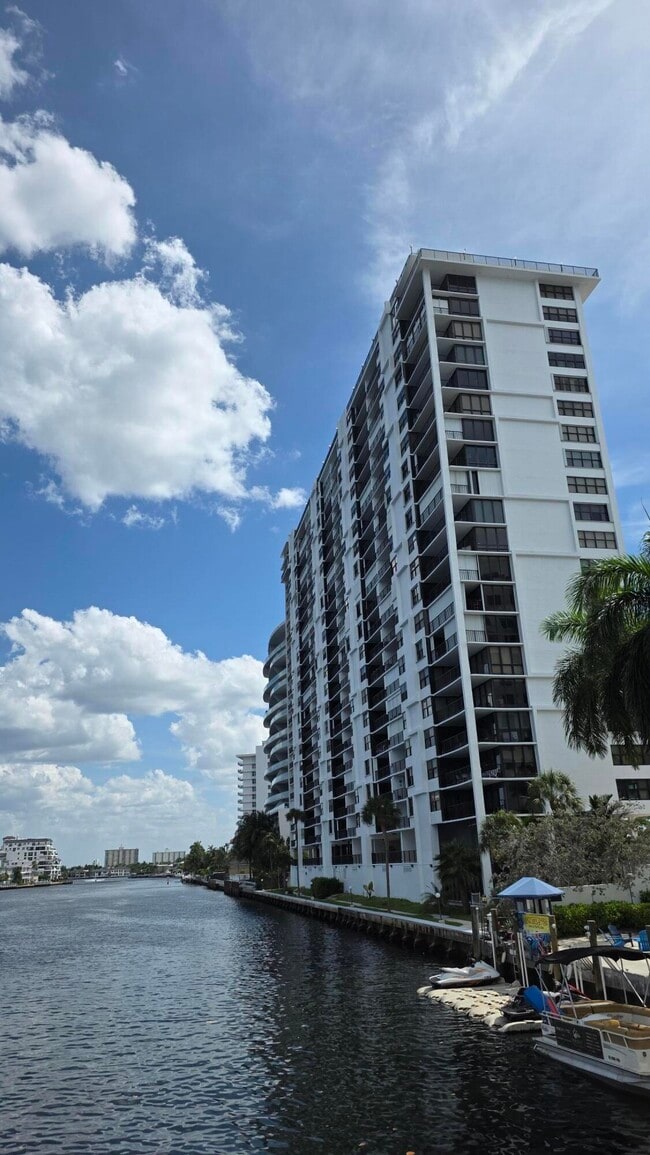 Building Photo - 936 Intracoastal Dr