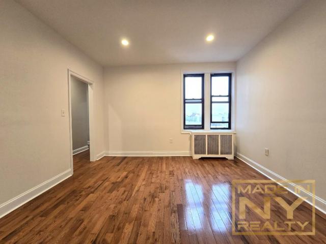 Foto del edificio - 1 bedroom in ASTORIA NY 11102