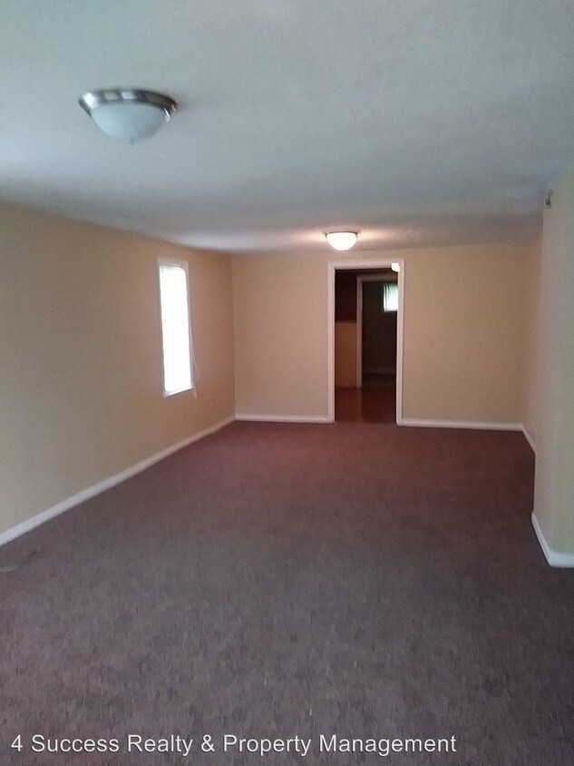 Building Photo - 3 br, 2 bath House - 508 W. Peebles Rd.
