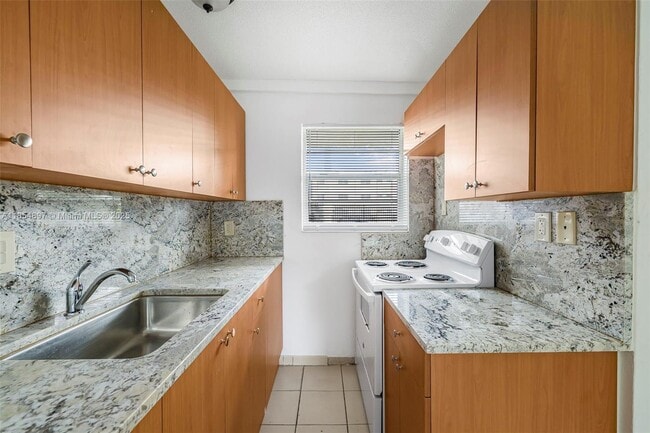 Foto del edificio - 6270 W Flagler St