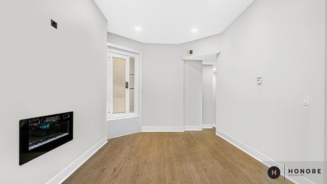 Building Photo - Brand New 3Bed Located in Heart of Gold Coast