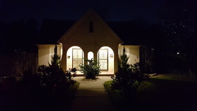 Building Photo - 5313 Parkland Ave