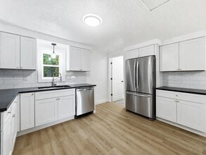Building Photo - 2124 Bernice Ave