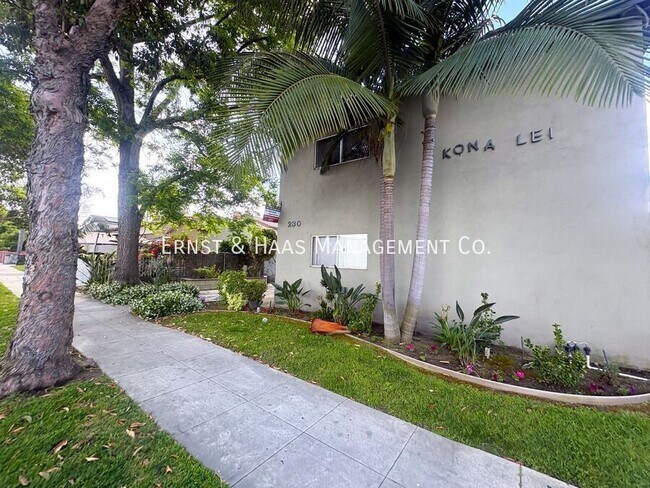 Building Photo - 230 E Hullett St