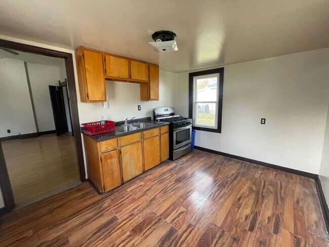Foto del edificio - Large 3 Bedroom 1 Bathroom House