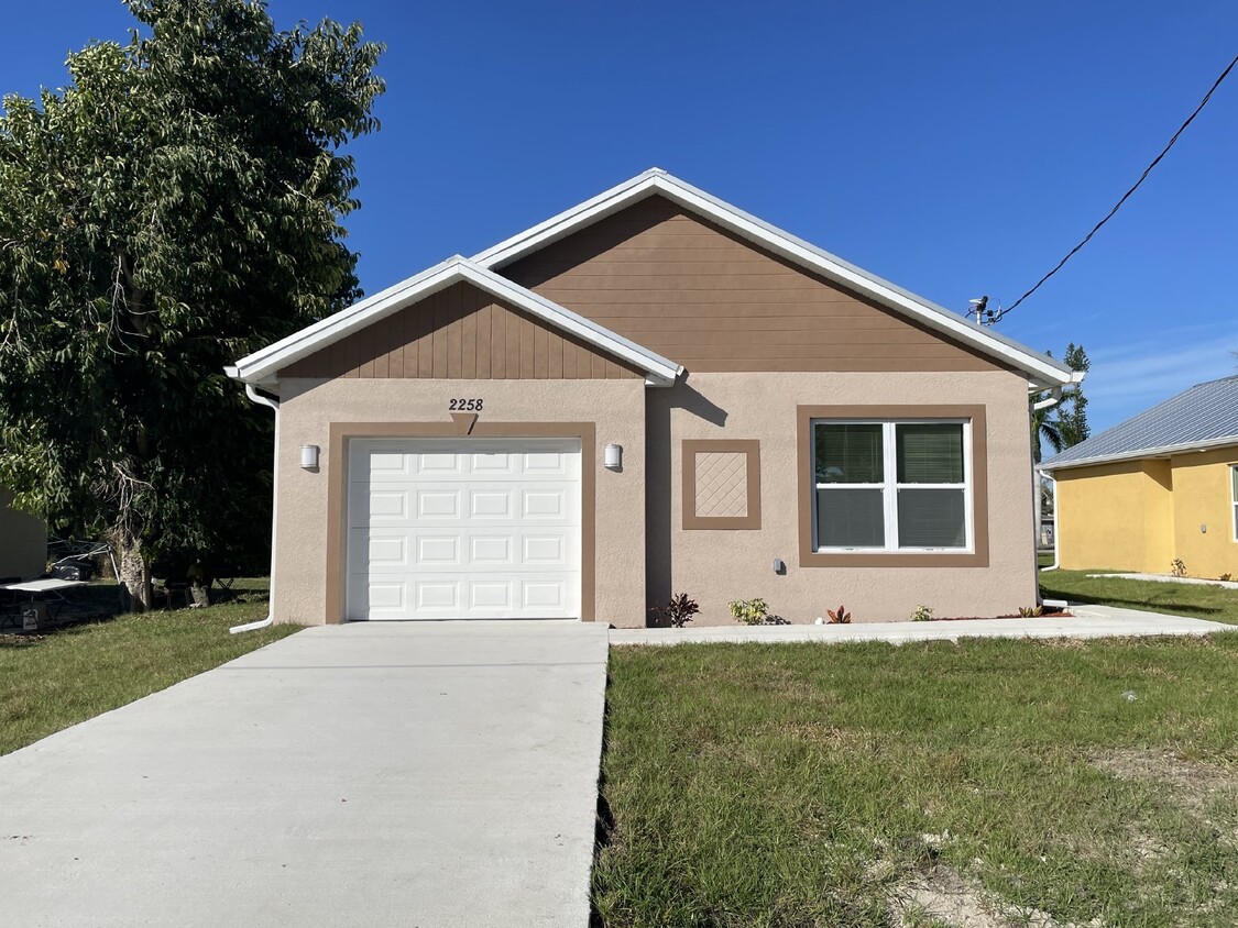 Foto principal - Brand New- 4 Bedroom 2 Bath- Fort Myers