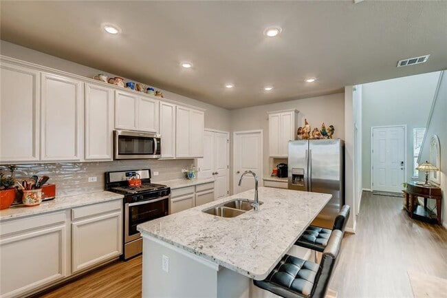 Building Photo - 105 Tucana St