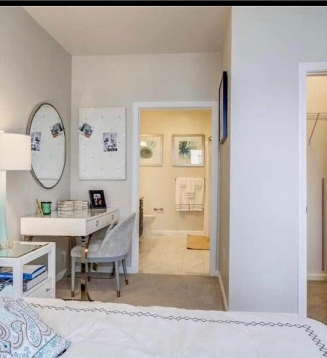 Foto del edificio - 375 Acorn Dr