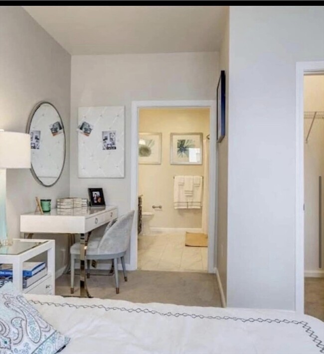 Foto del edificio - 375 Acorn Dr