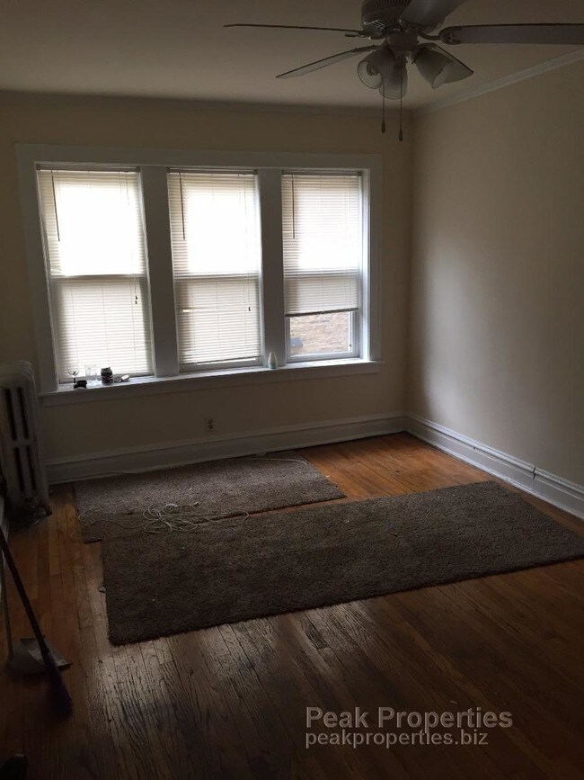 Foto del edificio - 2443 N Racine Ave