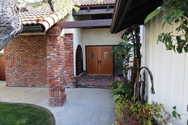 Foto del edificio - LA PALMA  4BR/2.5BA HOME IN HIGHLY SOUGHT ...