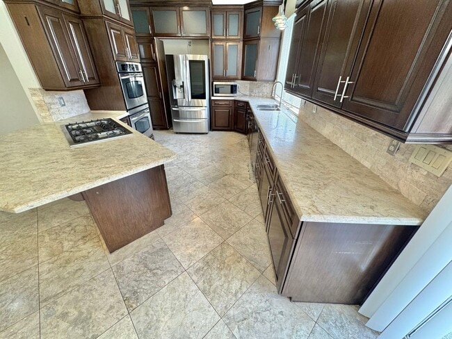 Foto del edificio - BEAUTIFUL TWO-STORY 4 BEDROOM 3 BATH HOME ...