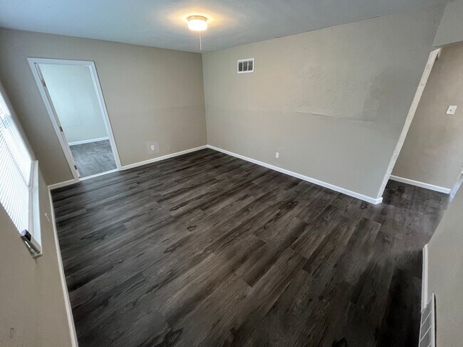 Foto del edificio - 9718 Lorna Ln