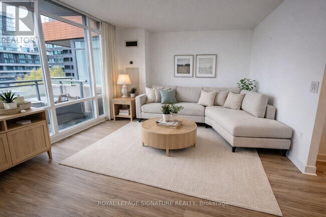 Photo du bâtiment - 705-4k Spadina Ave.