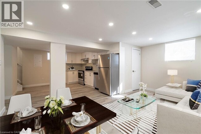 Building Photo - 196 Upper Paradise Rd