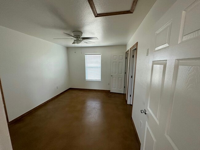 Building Photo - 10820 Chapman Dr